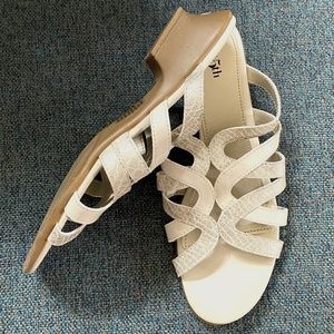 East 5th Shoes Low Heal Cream Sandal Size 10